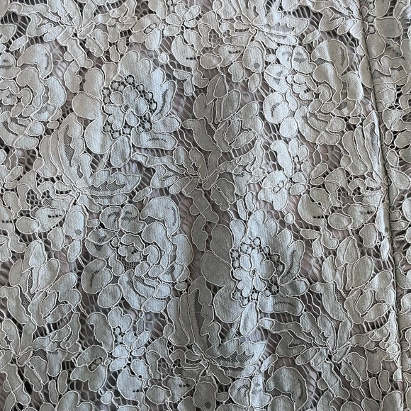 Lace dress - Picture 3 of 3